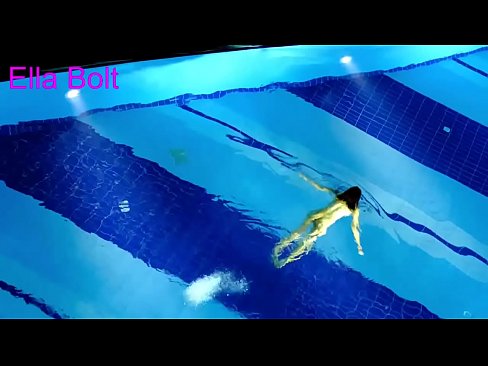 ❤️ Ùn possu micca piantà di fighjulà, ghjovana bionda catturata nuda in piscina ELLA BOLT ☑ Video sessu à co.naughtyhentai.ru