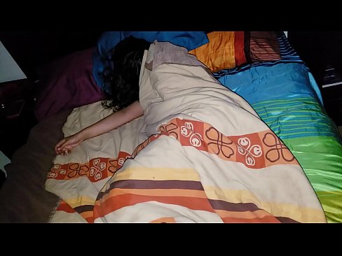 ❤️ Stepson rimprovera a so ghjovana matrigna mentre dorme. ☑ Video sessu à co.naughtyhentai.ru